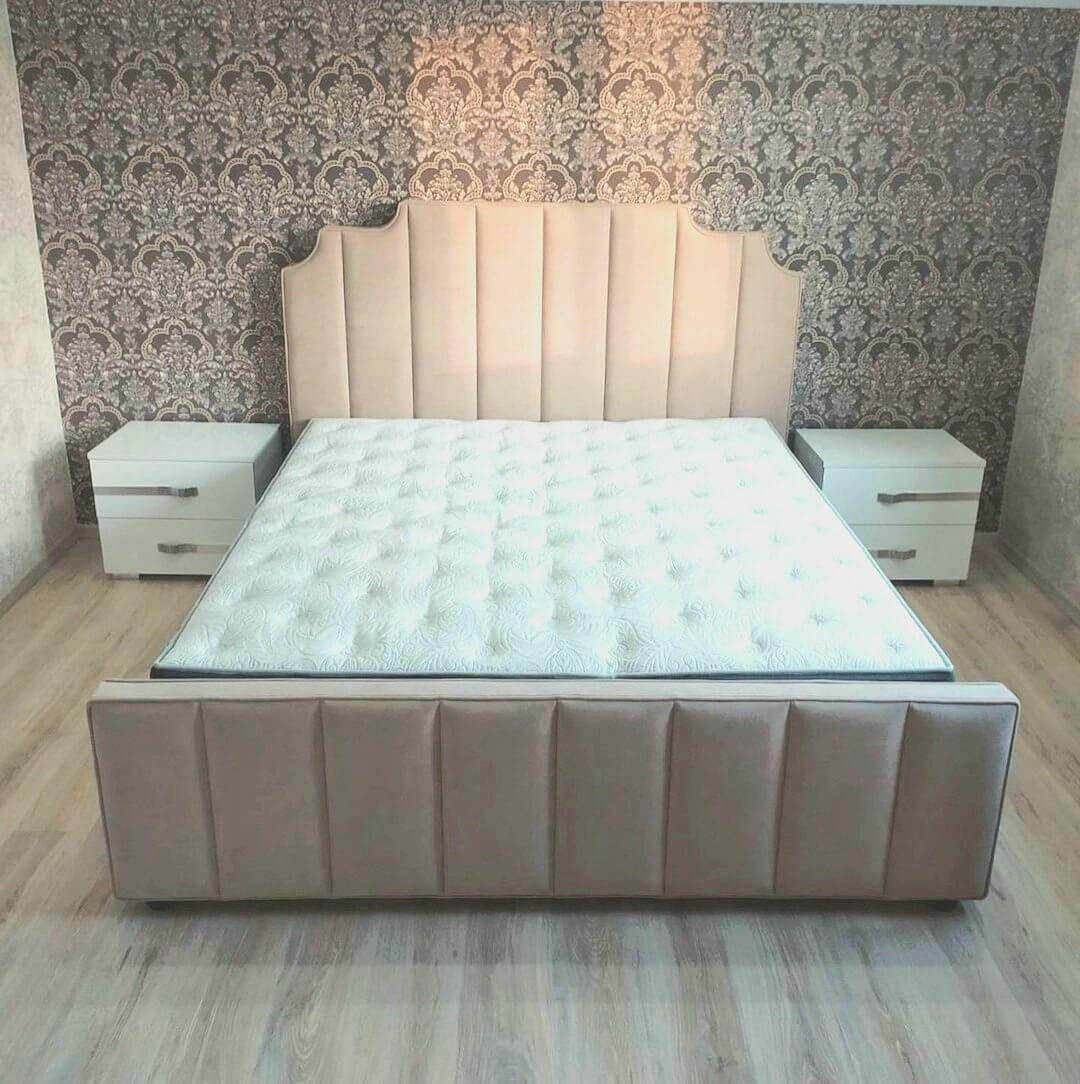 Scarlet crown hradboard bed frame